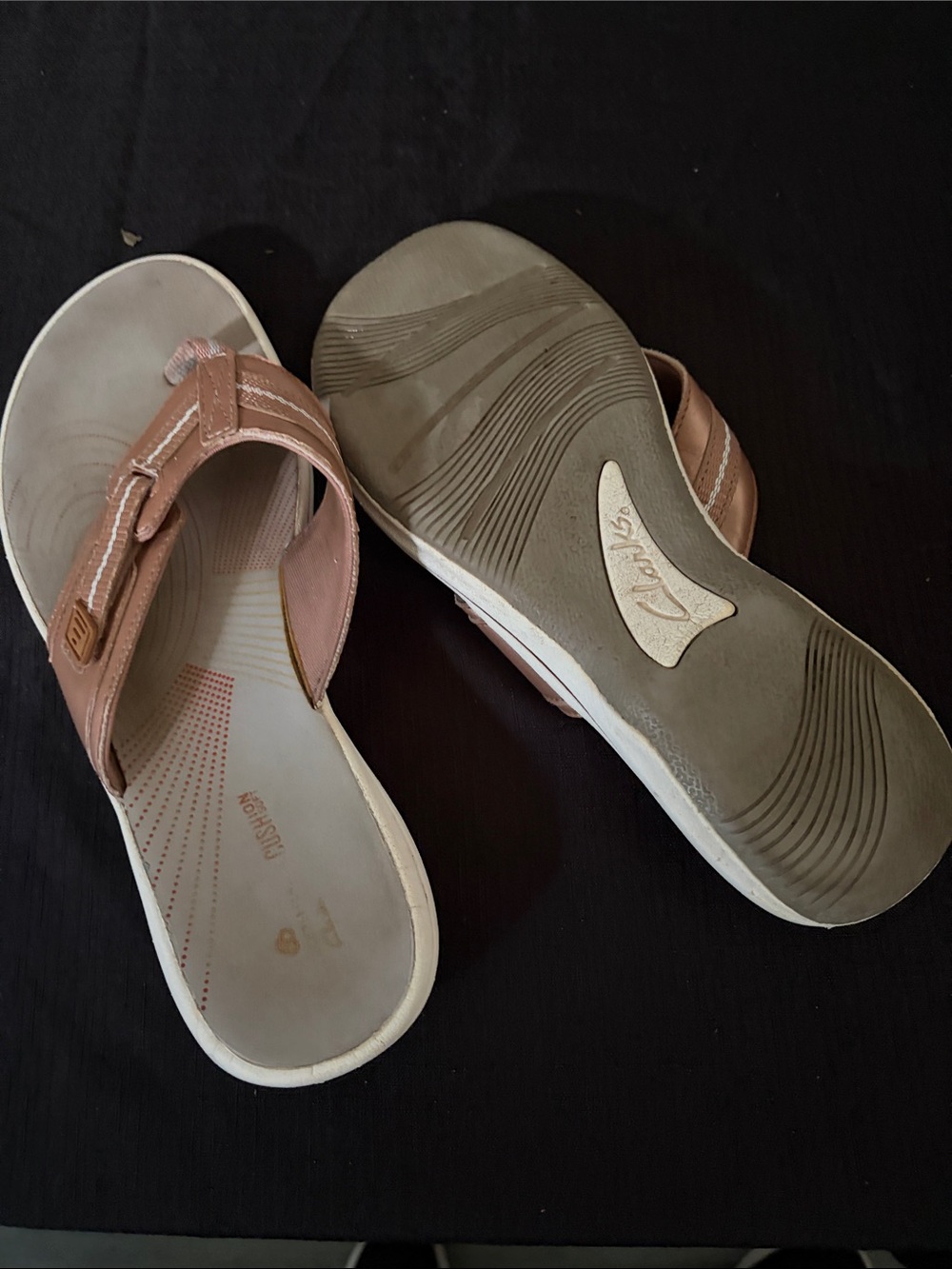 Clarks Women's Tan/Brown Leather Thong Sandals - Picture 2 of 2